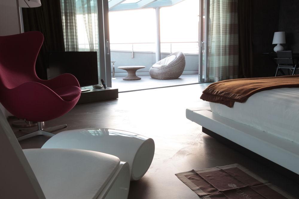 Hotel For You Чернуско сул Навильо Екстериор снимка