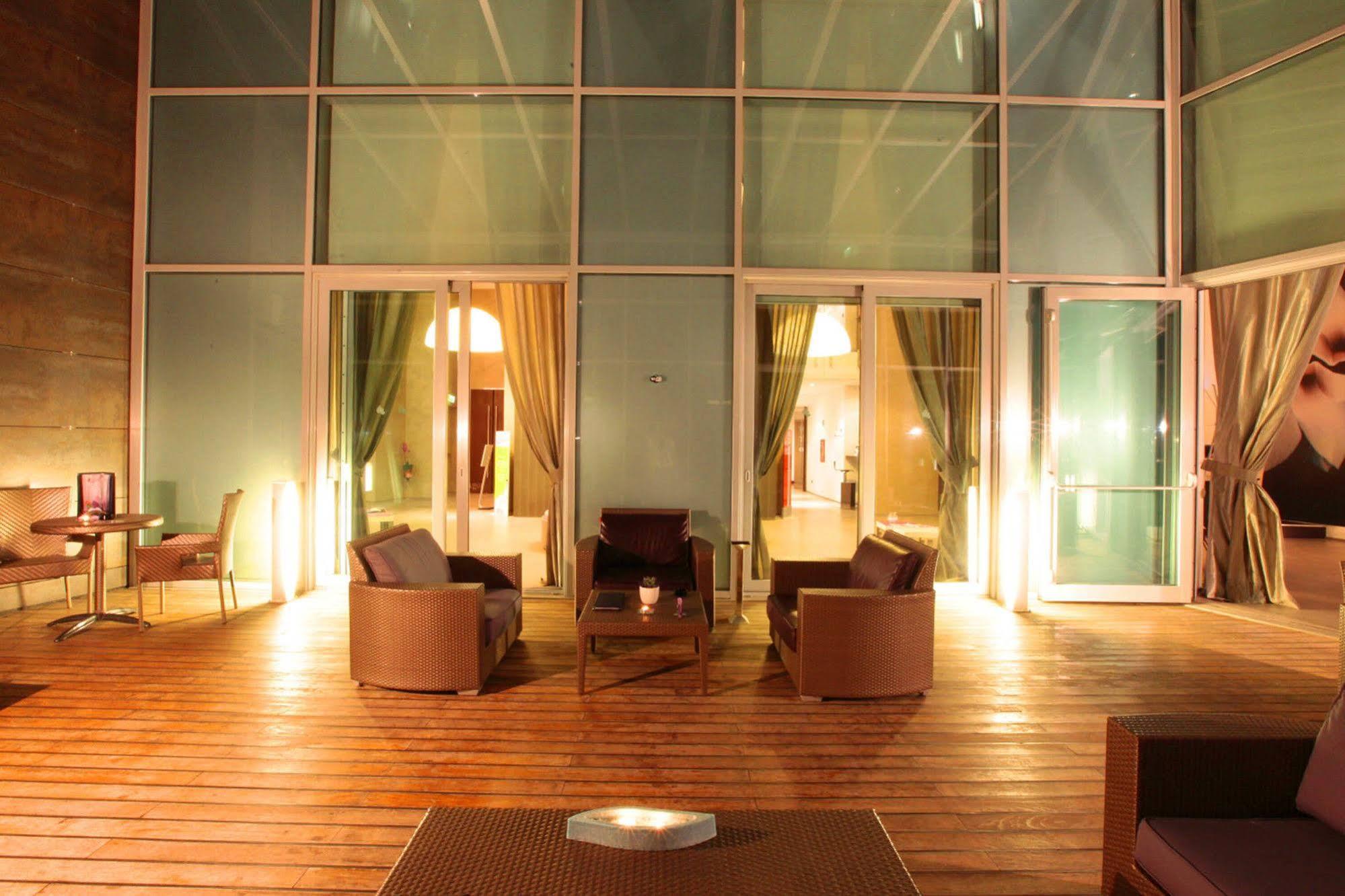 Hotel For You Чернуско сул Навильо Екстериор снимка